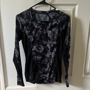 Athleta Black Fitted Graphic Workout Top